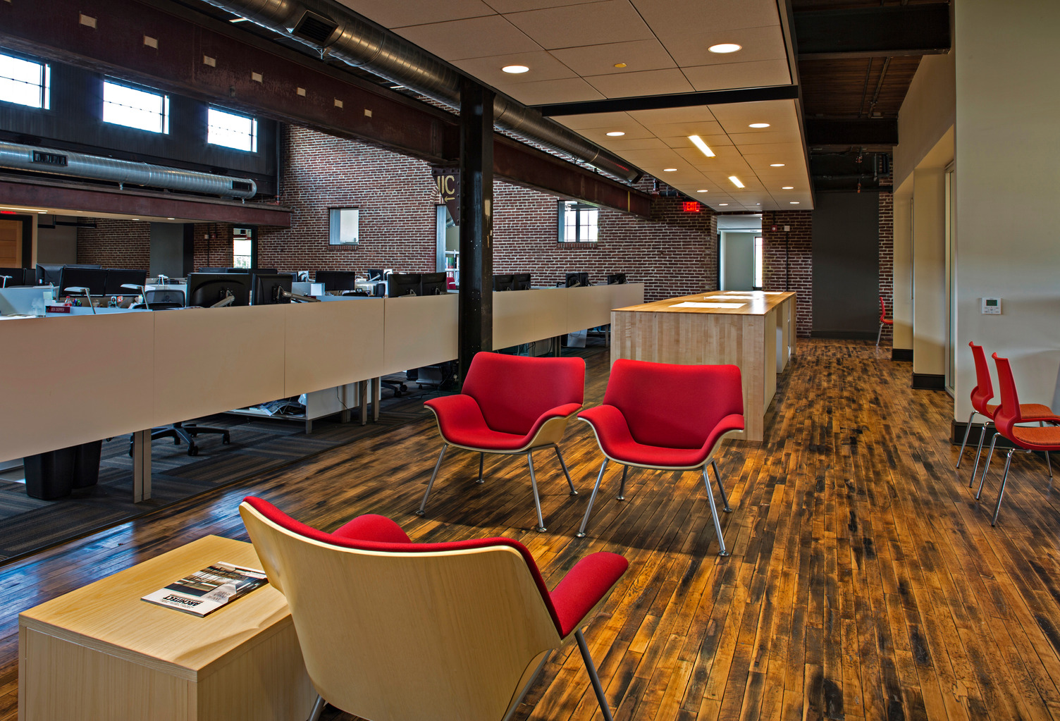 Collaborative work environment with work stations, team spaces and conference rooms with modern and classic styling