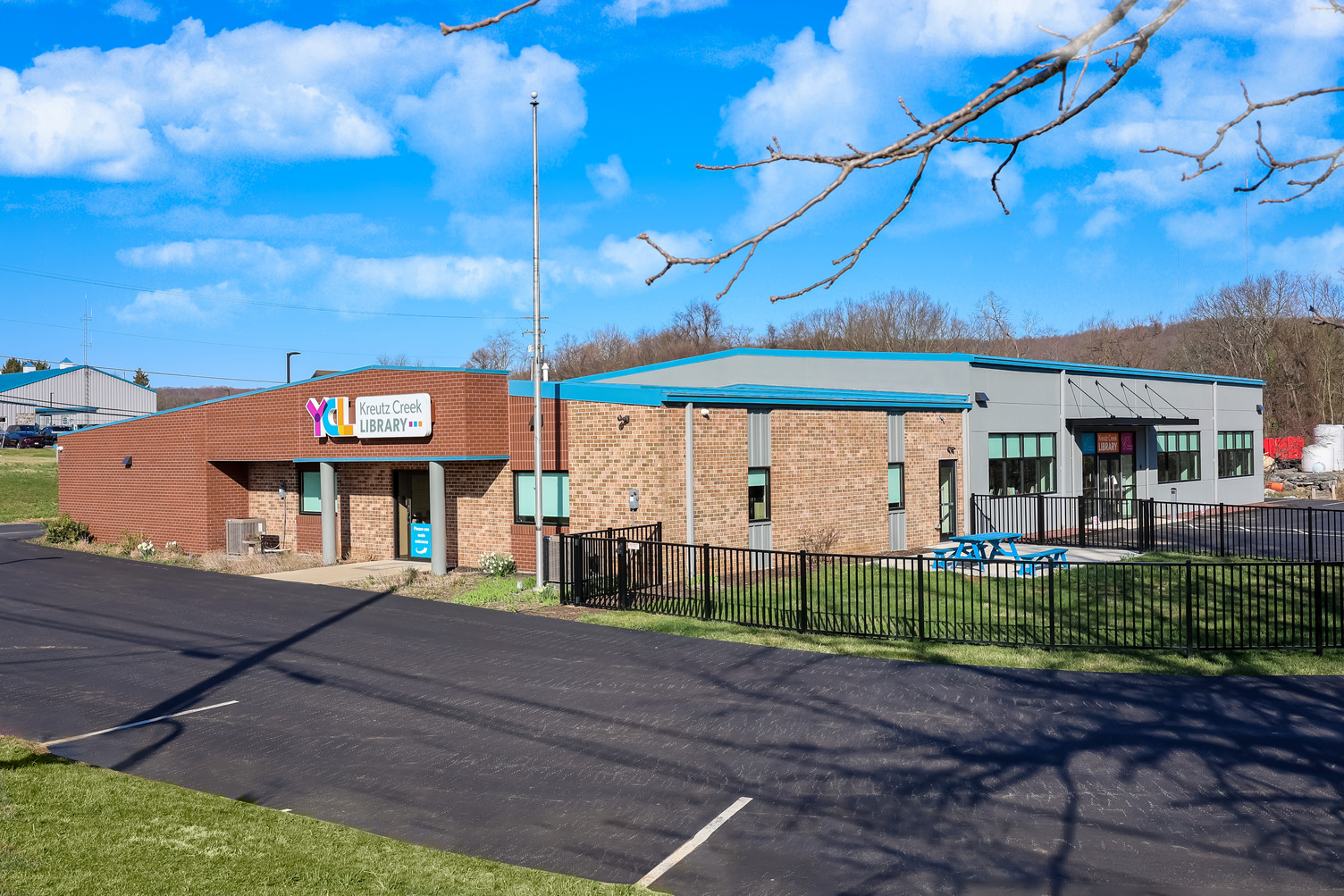 Outdoor patio and garden at Kreutz Creek Library