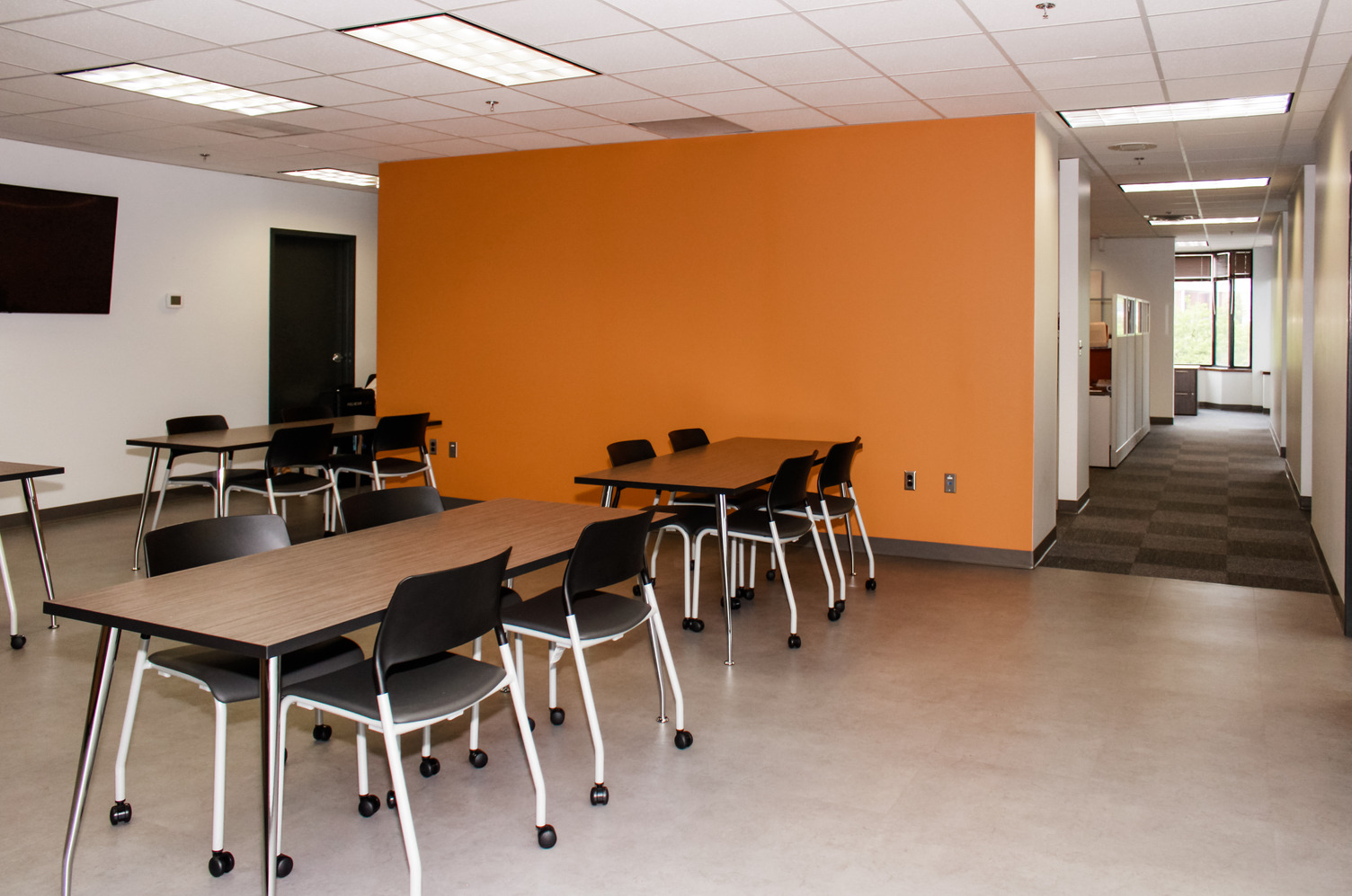 Collaboration spaces and training room design at JEM Group LLC office