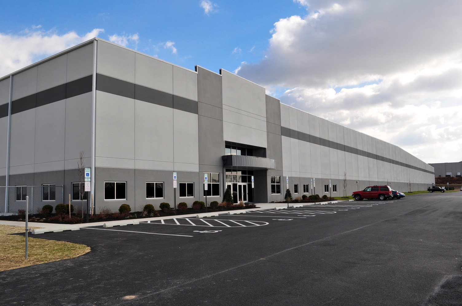 New warehouse and distribution center for Ollie's Bargain Outlet, constructed in just 6 months