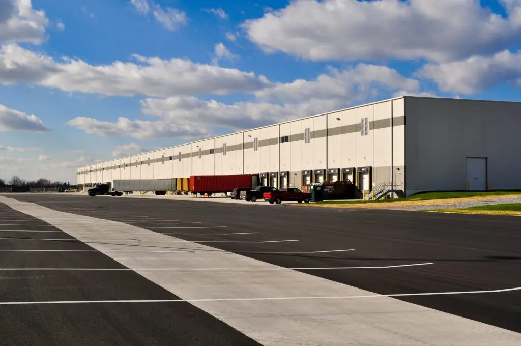 New warehouse and distribution center for Ollie's Bargain Outlet, constructed in just 6 months