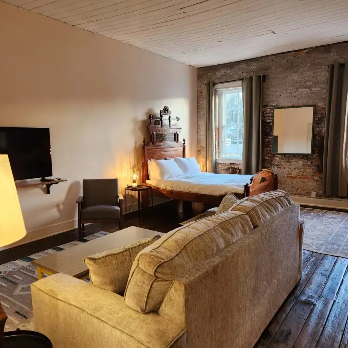 12-bischoff-interior-second-flr-after