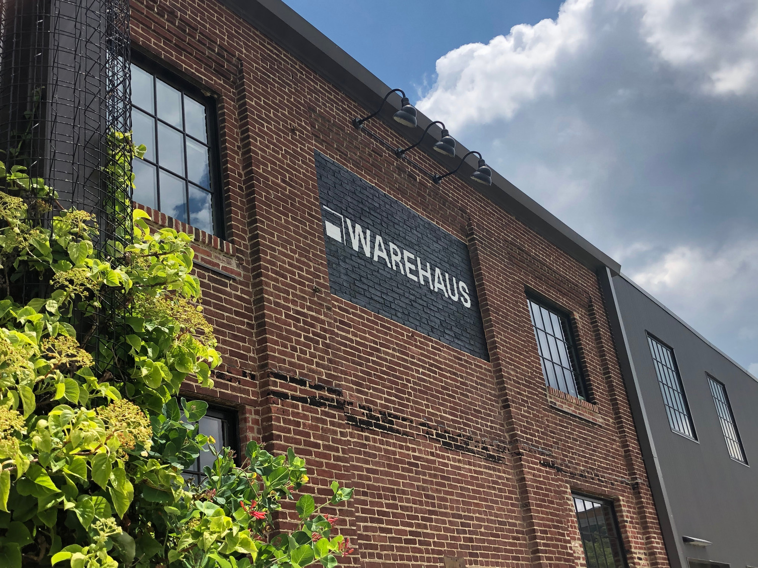 Warehaus Logo
